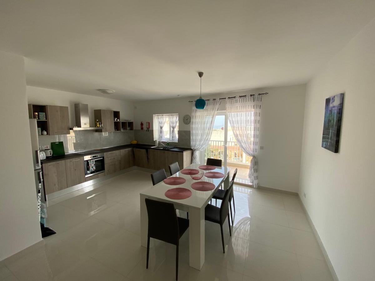Apartment Sunshine - Modern Three Bedroom - No 1