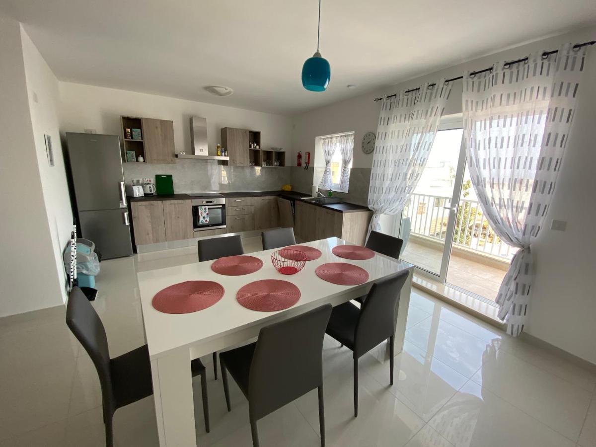 Sunshine - Modern Three Bedroom - No 1