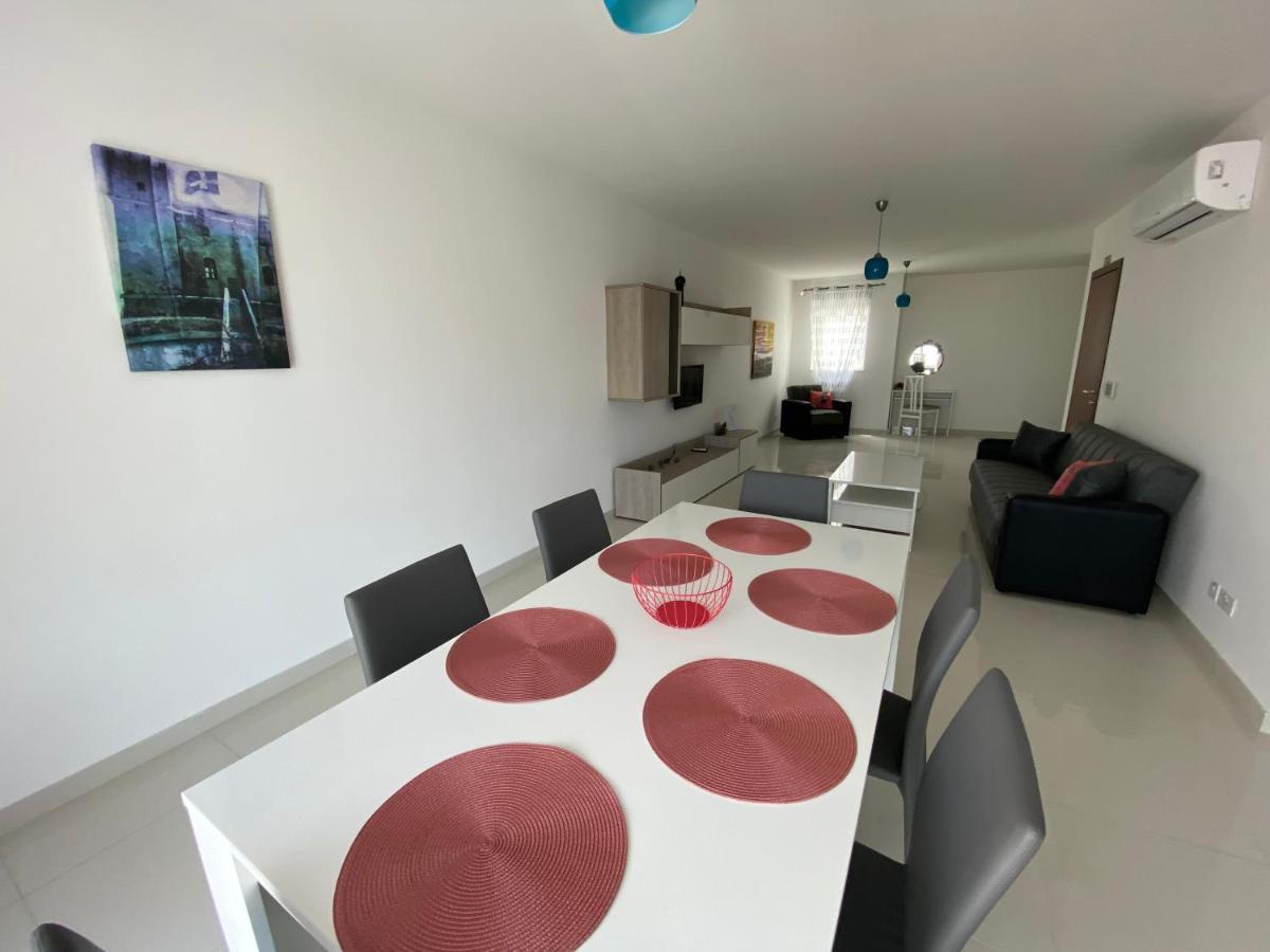 Apartment Sunshine - Modern Three Bedroom - No 1 *