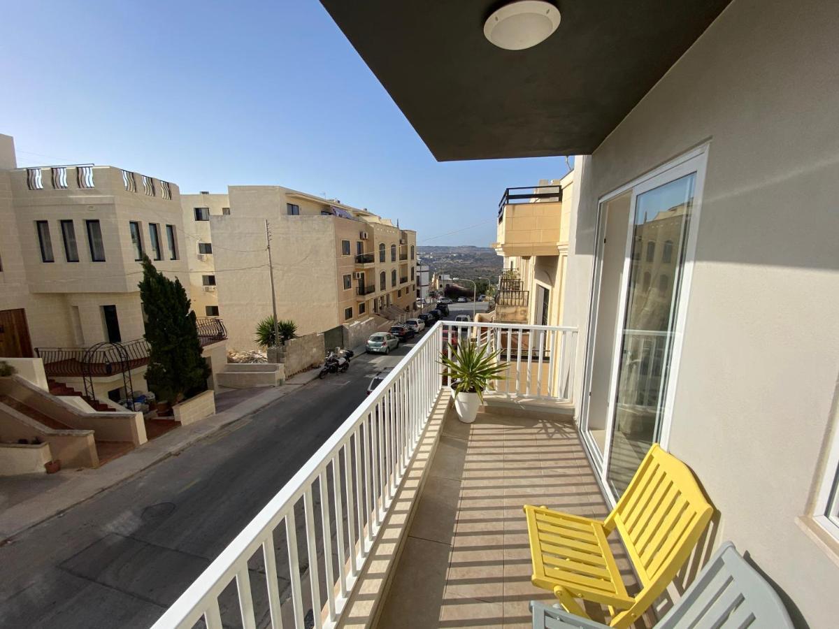 Sunshine - Modern Three Bedroom - No 1 *