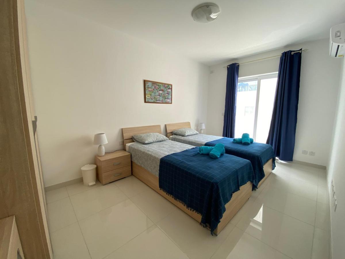 Sunshine - Modern Three Bedroom - No 1 *