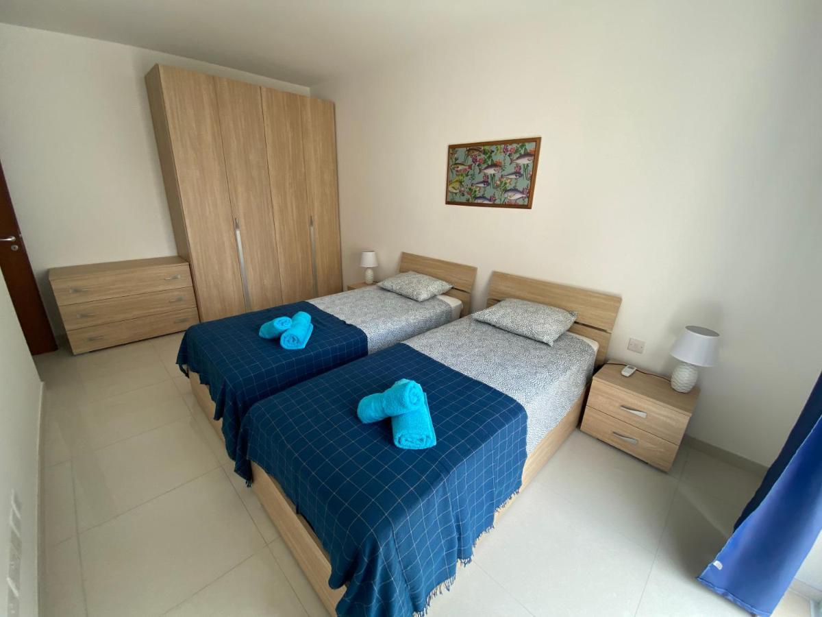 Sunshine - Modern Three Bedroom - No 1 Apartment