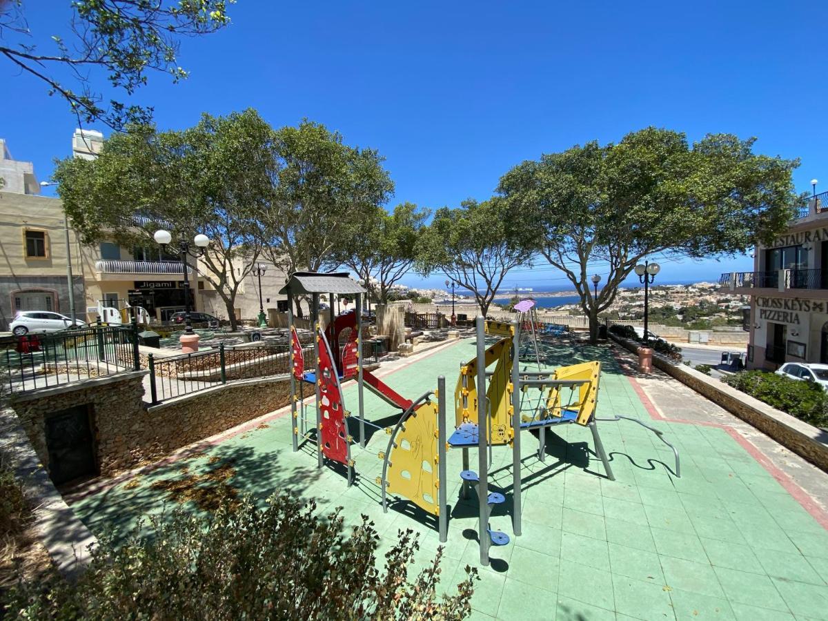 Sunshine - Modern Three Bedroom - No 1 Apartment